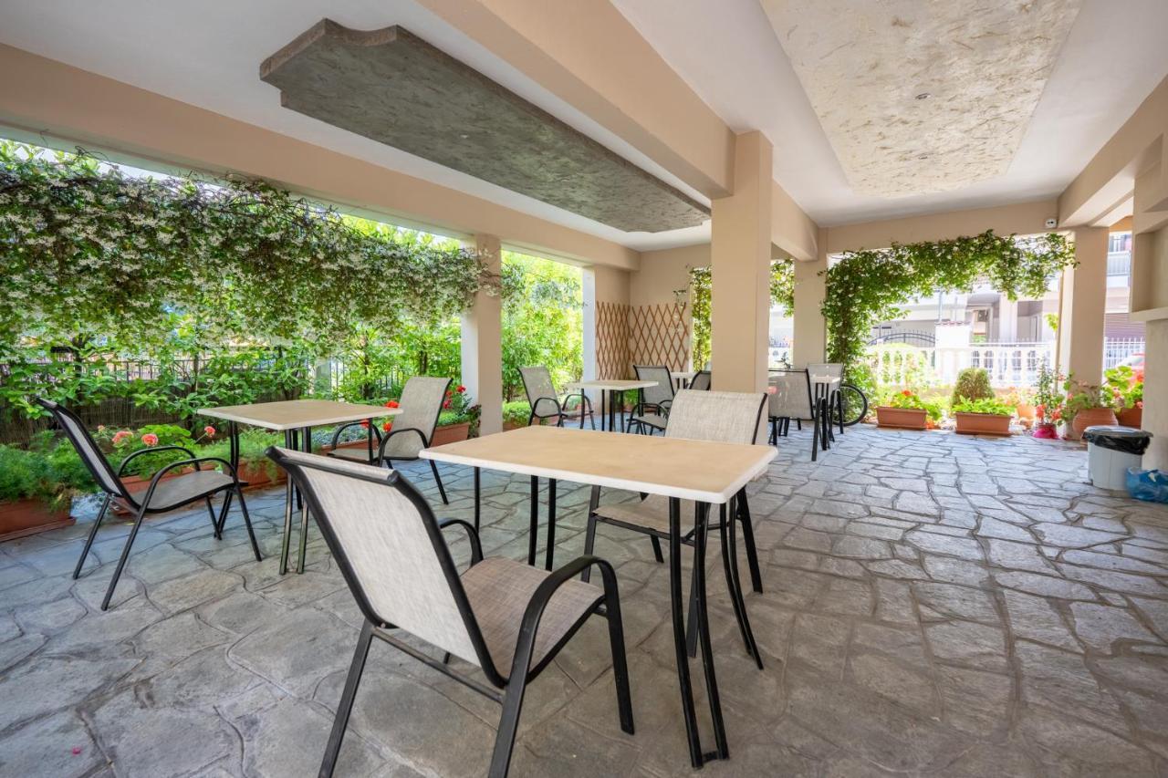 Milonas House Apartments Paralia Dionysiou Buitenkant foto