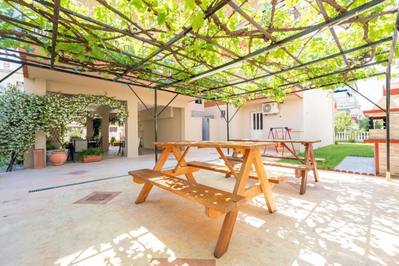 Milonas House Apartments Paralia Dionysiou Buitenkant foto